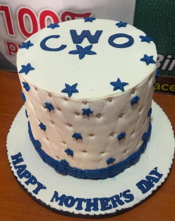 Quilted white cake with blue stars for Mother's Day